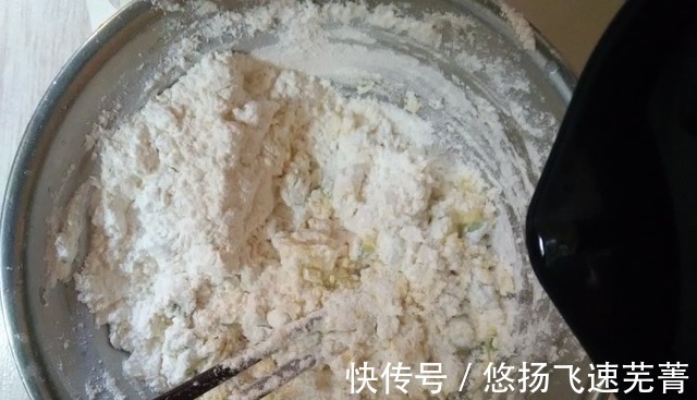 柔软|做烙饼，不放酵母不用开水，教您详细做法，每张饼都柔软层次多！