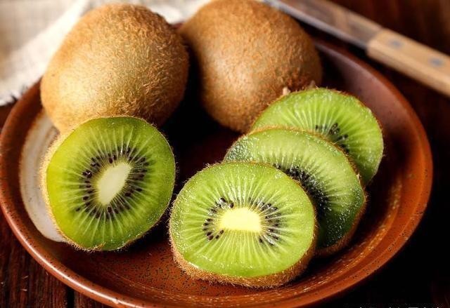 皮肤|想成为“牛奶肌”女神?摒弃4习,常吃3物,白嫩肌肤显年轻