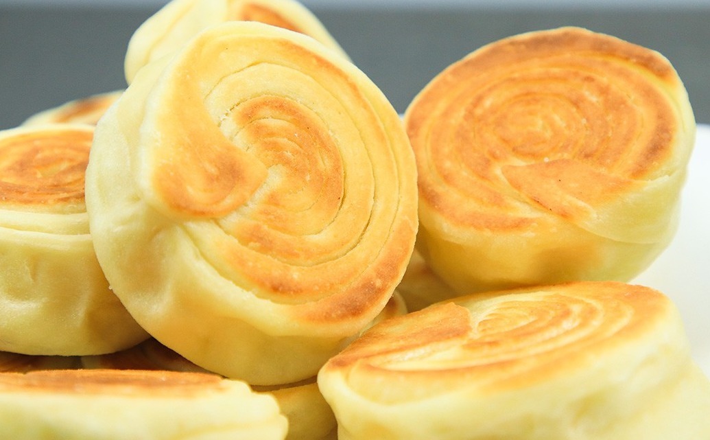 一碗面粉，一包牛奶，快速做出奶香盘阳饼，香甜松软，奶香四溢