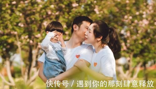 心理|让孩子心理受伤最严重的,不只是父母的打骂,这两种更伤孩子