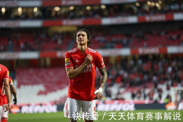 本菲卡|7-1！逆袭巴萨出线后，欧冠黑马3场狂轰14球，踢出111年纪录