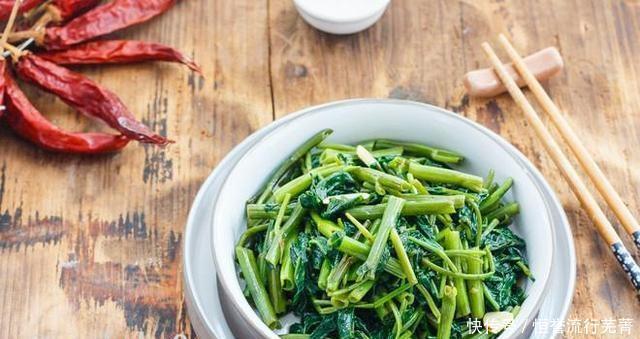 炒菠菜,不要直接在锅里炒,大厨教你加这个步骤