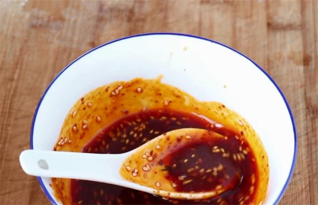 豆腐皮这个做法真的太香了,刚上桌就被抢着吃,吃着真过瘾