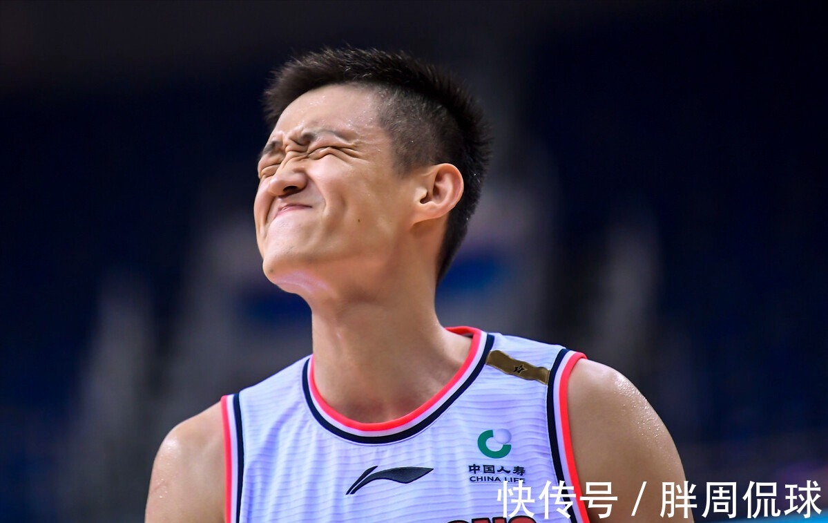 广东男篮|周鹏只打5分钟下场,宏远最担心的事发生,杜锋太不容易了