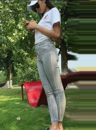 身形|穿紧身牛仔裤，完美勾勒出女人身形，女性魅力淋漓尽致！