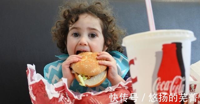 牛肉|鸡肉、生菜、面包都很有营养,为何叠在一起,变成汉堡就不健康了!