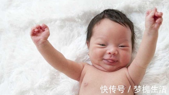大脑|宝宝睡觉有4个动作,说明大脑发育好,全都占的偷乐吧