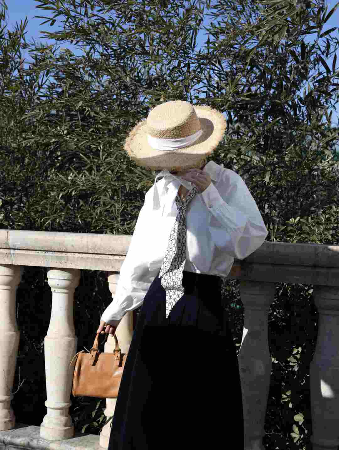 牛仔衬衫|别老穿烂大街的牛仔衬衫了,早春选择这“三款”,精致又洋气