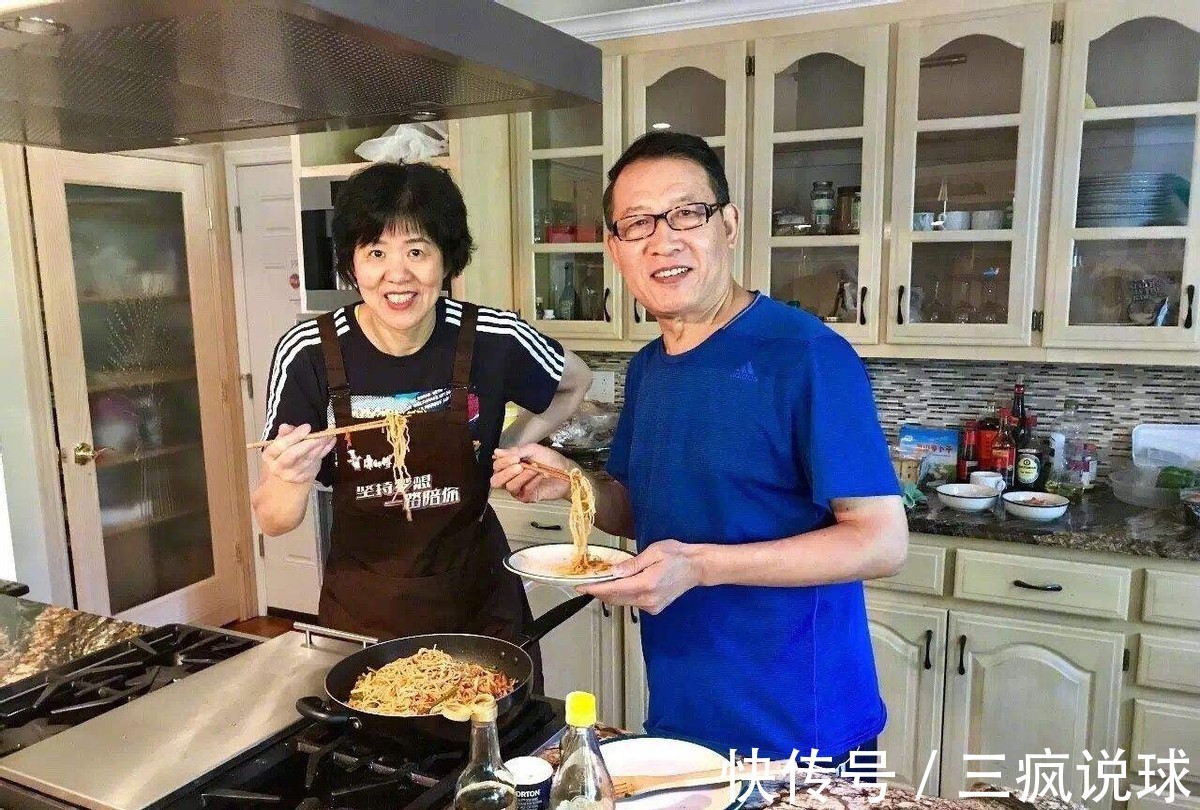 郎平|郎平美国生活惬意:每天睡到自然醒,新发型+金项链,人也年轻了