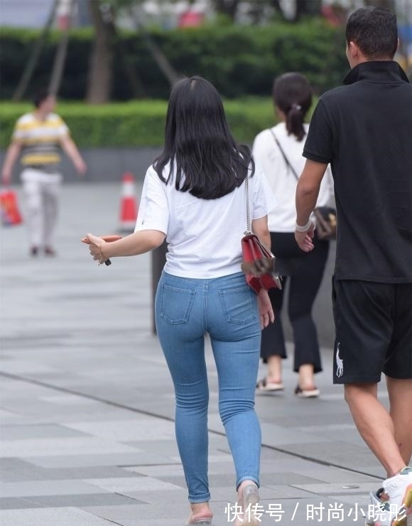臀型 宽臀型女性偏爱牛仔裤搭配,美的惬意又清新,好看又自信