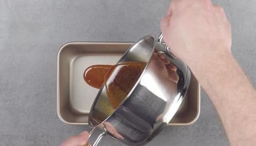 制作|如果你用这三层制作蛋糕,90分钟后将会有XXL尺寸的焦糖布丁