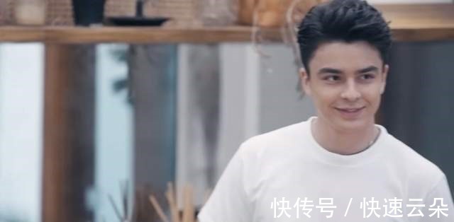 蔡卓宜|《我們戀愛吧》男二言談間露富，女一桃花眼直男斬，神似蔡卓宜