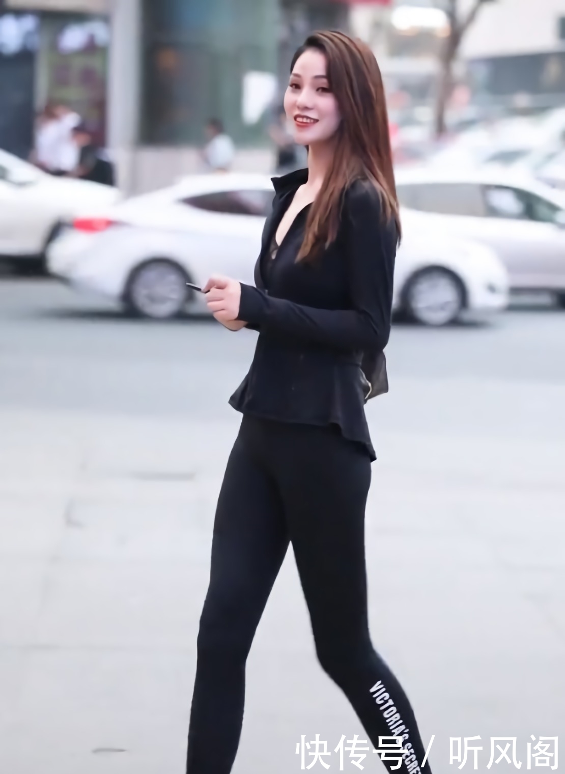 铅笔|小姐姐好任性,踩着两根“吸管”走路,却不小心火了“铅笔腿”!