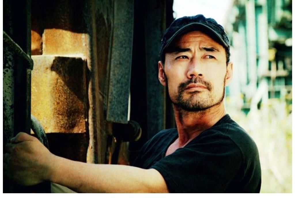 草根歌手旭日陽剛：一個重新翻紅，年收入百萬，一個回農(nóng)村種地