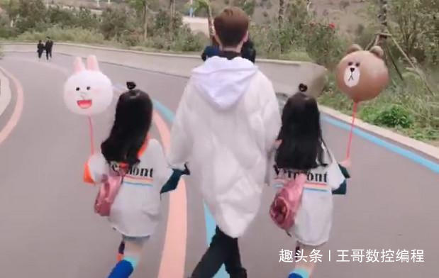 小情人|高富帅版奶爸带双胞胎跳“闺蜜步”火了,这是上辈子拯救了地球