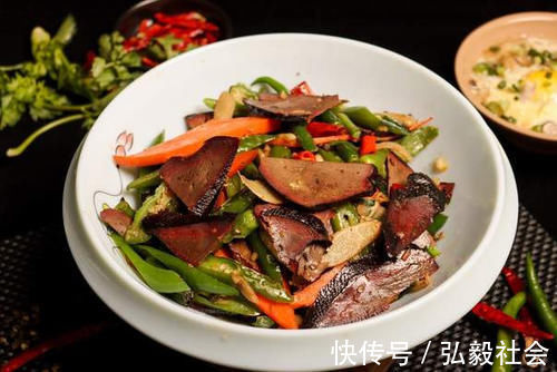 洋葱|炒猪肝不可直接下锅,少做了一步,难怪又腥又老,吃着黏糊糊的