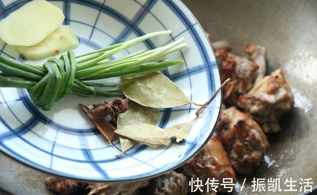 夏天,猪肉牛肉都不如它,便宜又好吃,简单炖一锅,花不了几个钱