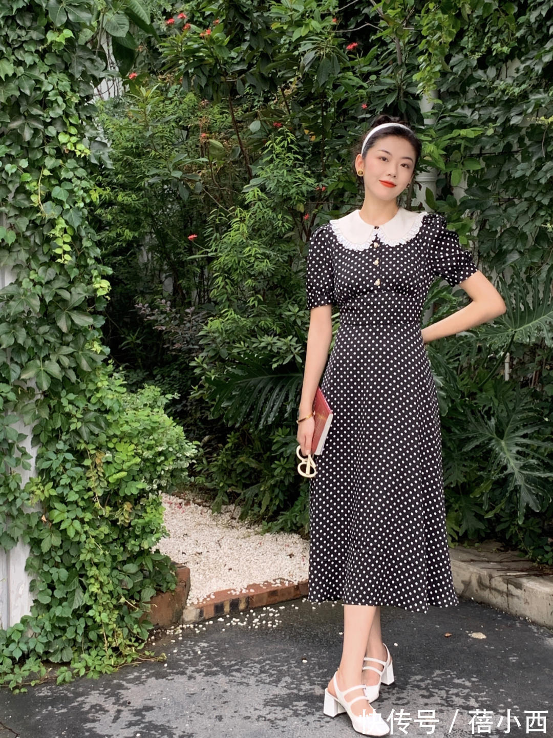 波点连衣裙|穿搭简约才高级,秋季衣橱必备“波点”单品,适合40+的熟女