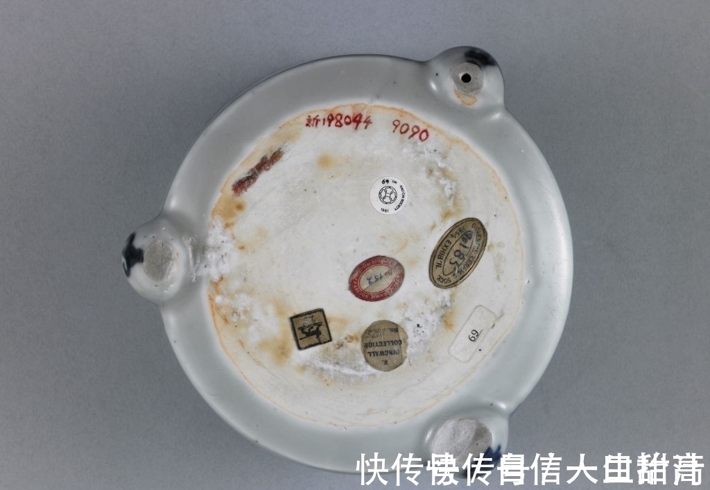 香炉!明代不同时期瓷器三足筒式香炉特点,如何鉴别年代