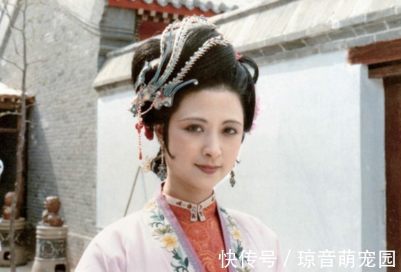 秋桐$红楼中的吃喝:她以为自己能活成人间富贵花,却在豪门吃剩菜烂饭