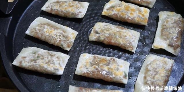 馄饨皮新吃法,一半蒸一半煎,比饺子简单,外面买不到