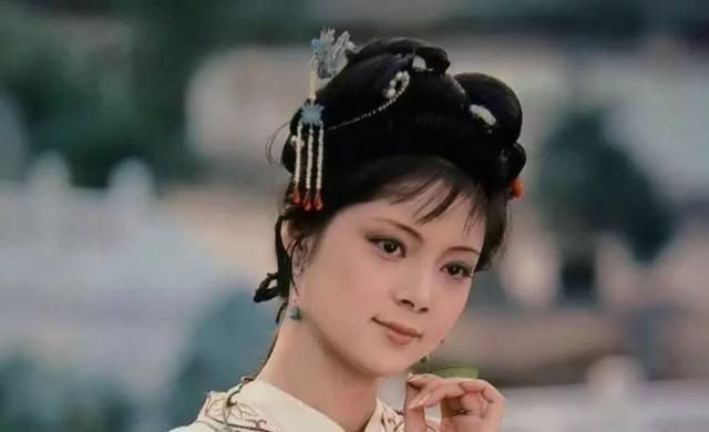 黛玉$红楼梦里晴为黛影,袭为钗副,美丽而又各具美好姿态,谁令你心动