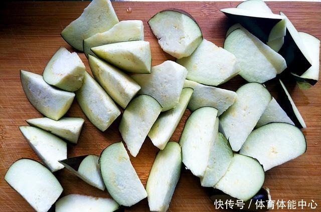 肉末鱼香茄子家常做法，不蒸不油炸，嫩滑鲜香下饭，比饭店的好吃