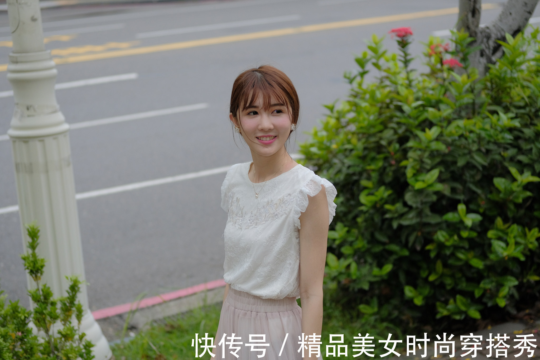 甜美风 白色蕾丝上衣搭配粉色网纱半身裙,甜美优雅