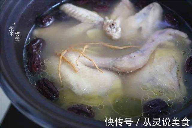 汤浓|炖鸡汤,别放那么多香料,加这3样就够了,鸡汤鲜美又香醇