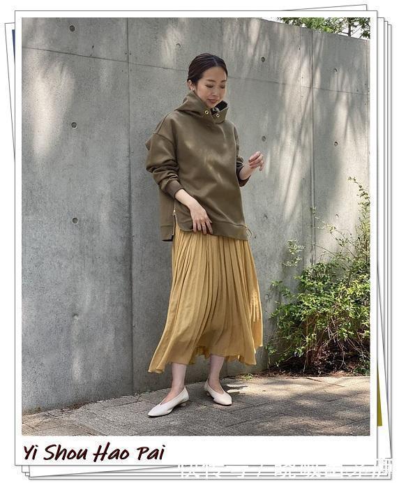 造型|卫衣怎么搭配下装才合适15种增强女人味的轻熟穿搭案例