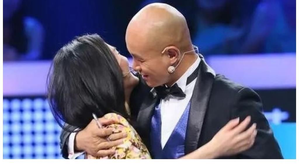 时隔多年，乐嘉回应强吻谢娜一事，怒怼网友：善人多数都是蠢人！