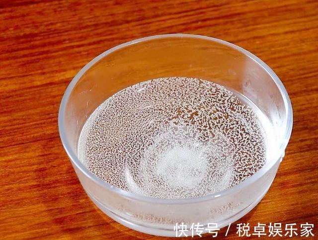 面食|发面直接加酵母粉和白糖是大错,教你一小妙招,发面只需10分钟