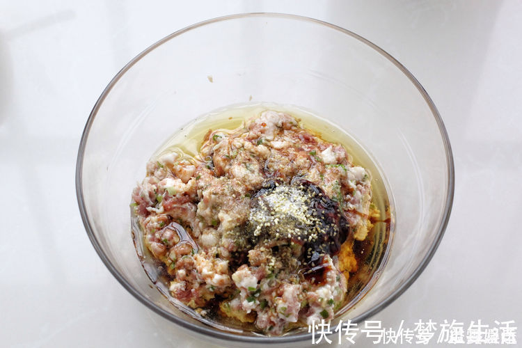 肉馅|用东北特色菜蒸包子，味道倍儿鲜美，老公自己就能吃一屉，真服了