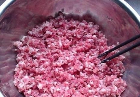 包饺子却不会调肉馅记住这3种料,肉馅又嫩还香