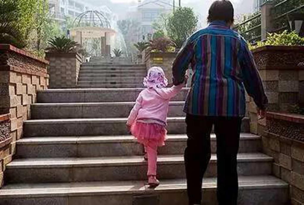 棺材|“新型啃老”正在啃掉父母的棺材本,父母毫无察觉,反夸孩子孝顺