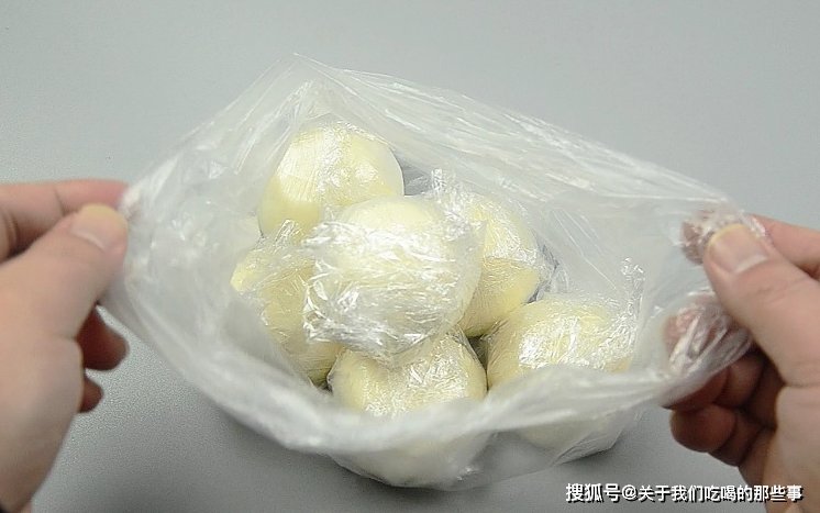 无论包子还是馒头，最忌直接放冰箱，学会这个方法，放1年也好吃