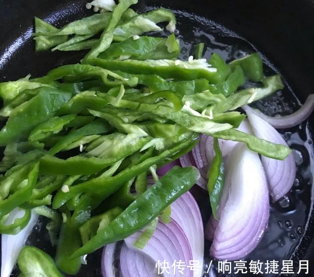 黑胡椒青椒炒章鱼,家常小炒,鲜香下饭!