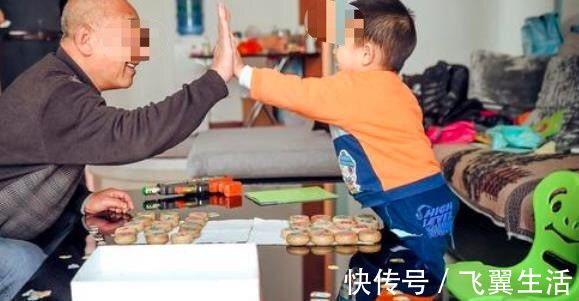 儿子|儿子只喜欢喝奶奶冲的奶粉，宝妈好奇尝了一口，说您回老家吧