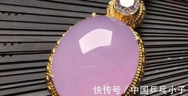 翡翠$“千种玛瑙，万种玉”，翡翠颜色多种多样，看完会帮你成翡翠高手！