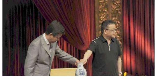 2012年，王刚“错砸”嘉宾明代瓷器，被告上法庭后，节目惨遭停播