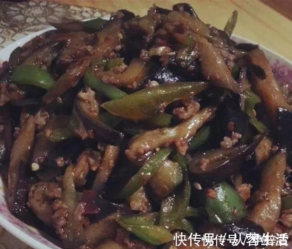 炒茄子先放油 难怪你抄出来的茄子不好吃