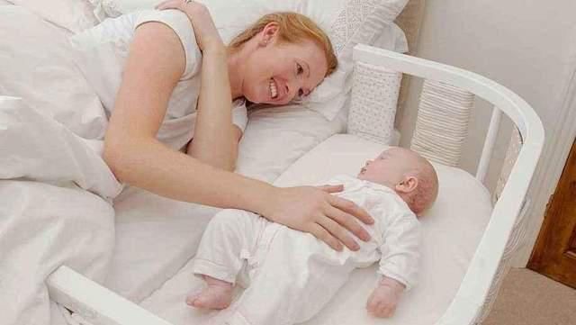 孩子多大该跟父母分房睡?不少爸妈做错,往往容易使娃失去安全感