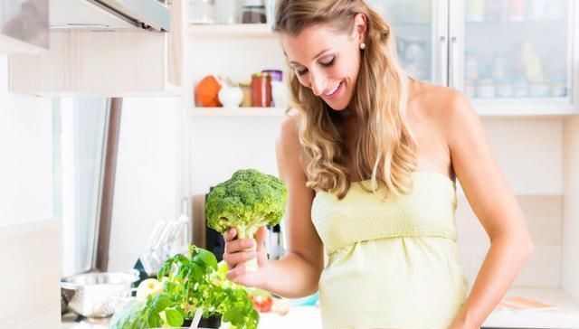 左侧卧位|孕肚左右不均衡可能是这三种原因导致的,孕妈早知道早预防