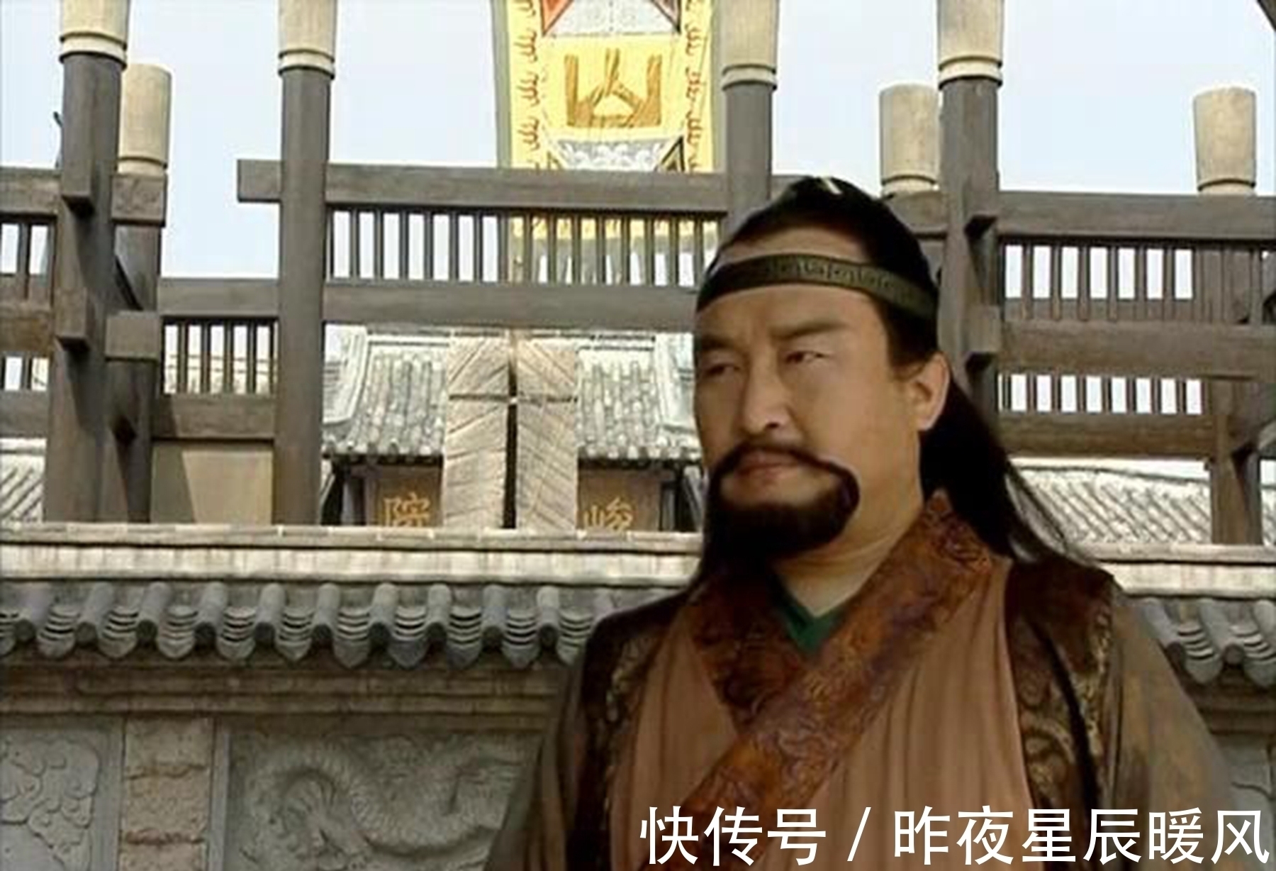 紫霞!笑傲江湖中,岳不群舍弃紫霞神功去学辟邪剑法,紫霞功真不行吗?