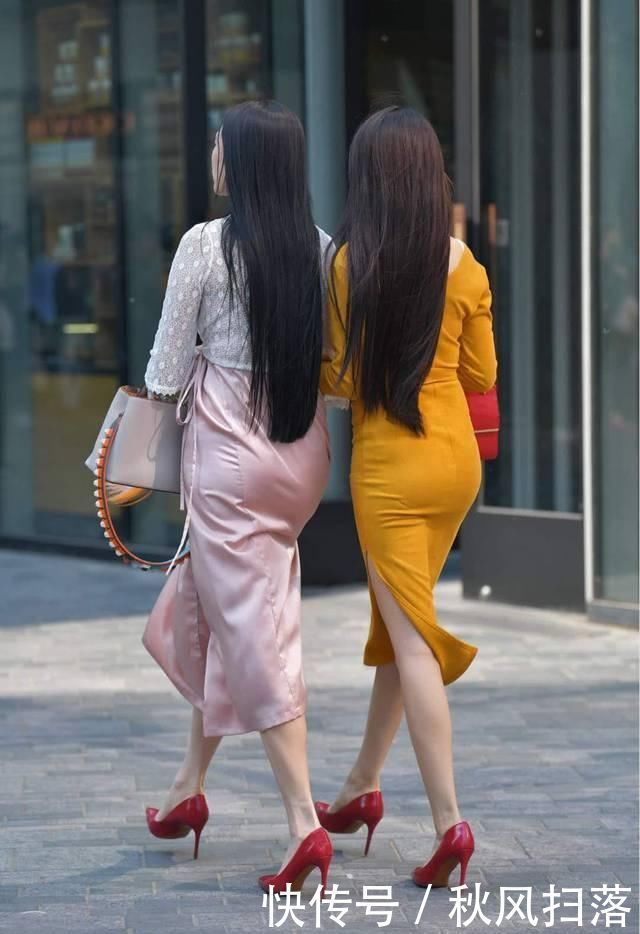 真丝|街拍美女小姐姐的真丝裙配蕾丝开衫,为美丽增添色彩