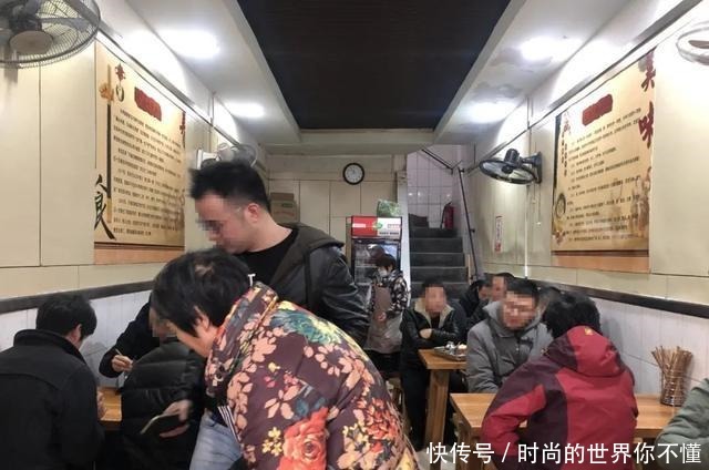 24年街边小店,一碗面70元,还没到饭点就座无虚席……!
