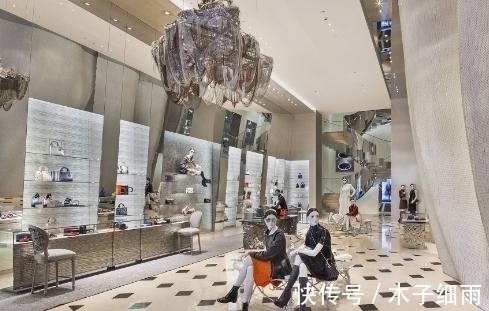 倒闭|为何商场中的高端商铺，即便无人问津也不会倒闭？内行人说出答案
