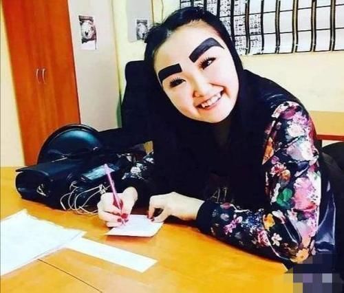 眉形|多年前迷恋上“粗眉”的女孩,宽度占满大半个额头,如今怎么样了