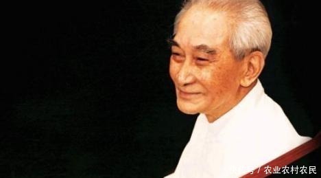李嘉诚办公室中这副对联,悬挂了数十年,说尽千古人生,建议一读