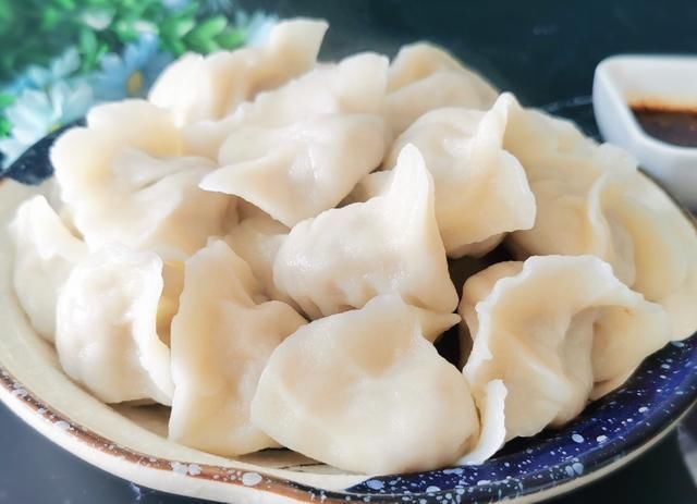 搅拌均匀|时令蔬菜新鲜便宜还好吃,做馅包成饺子,香嫩爽口,比肉馅都馋人